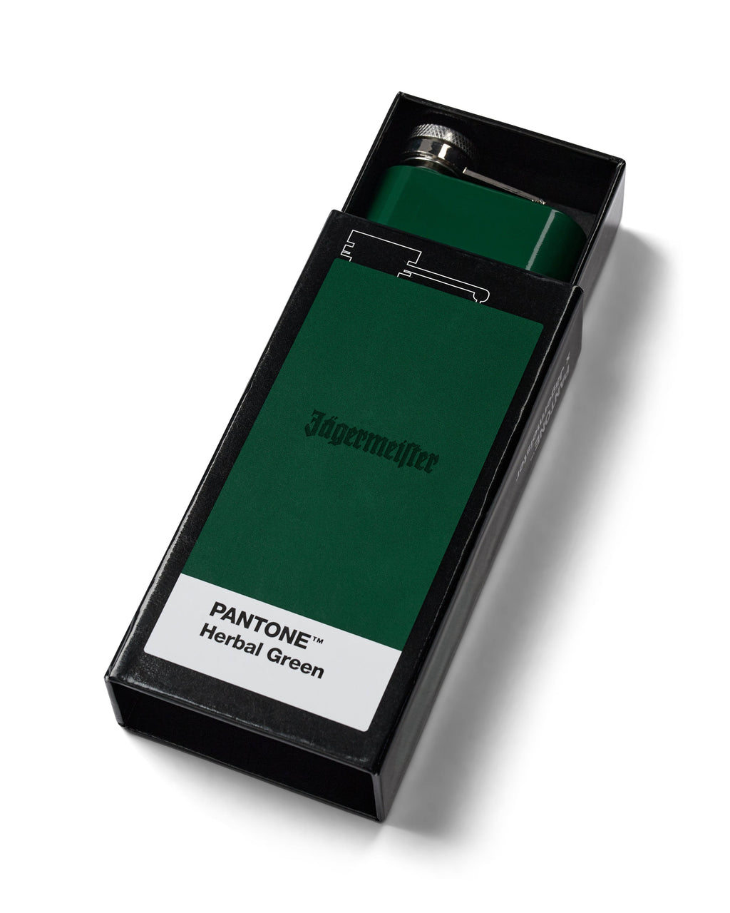 Groene drinkfles met 'Jägermeister'-branding in een zwarte doos met het label 'Pantone Herbal Green'.