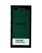 Jägermeister-flaconverpakking met Pantone Herbal Green-label op een witte achtergrond