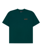 Groen Jägermeister T-shirt met een klein groen Jägermeister-woordmerk op de borst.
