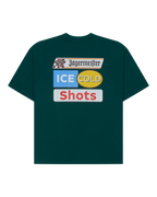 Groen T-shirt met Jägermeister 'Ice Cold Shots'-branding op de achterkant van het T-shirt.