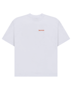 Wit Jägermeister T-shirt met een oranje woordmerklogo op de borst.