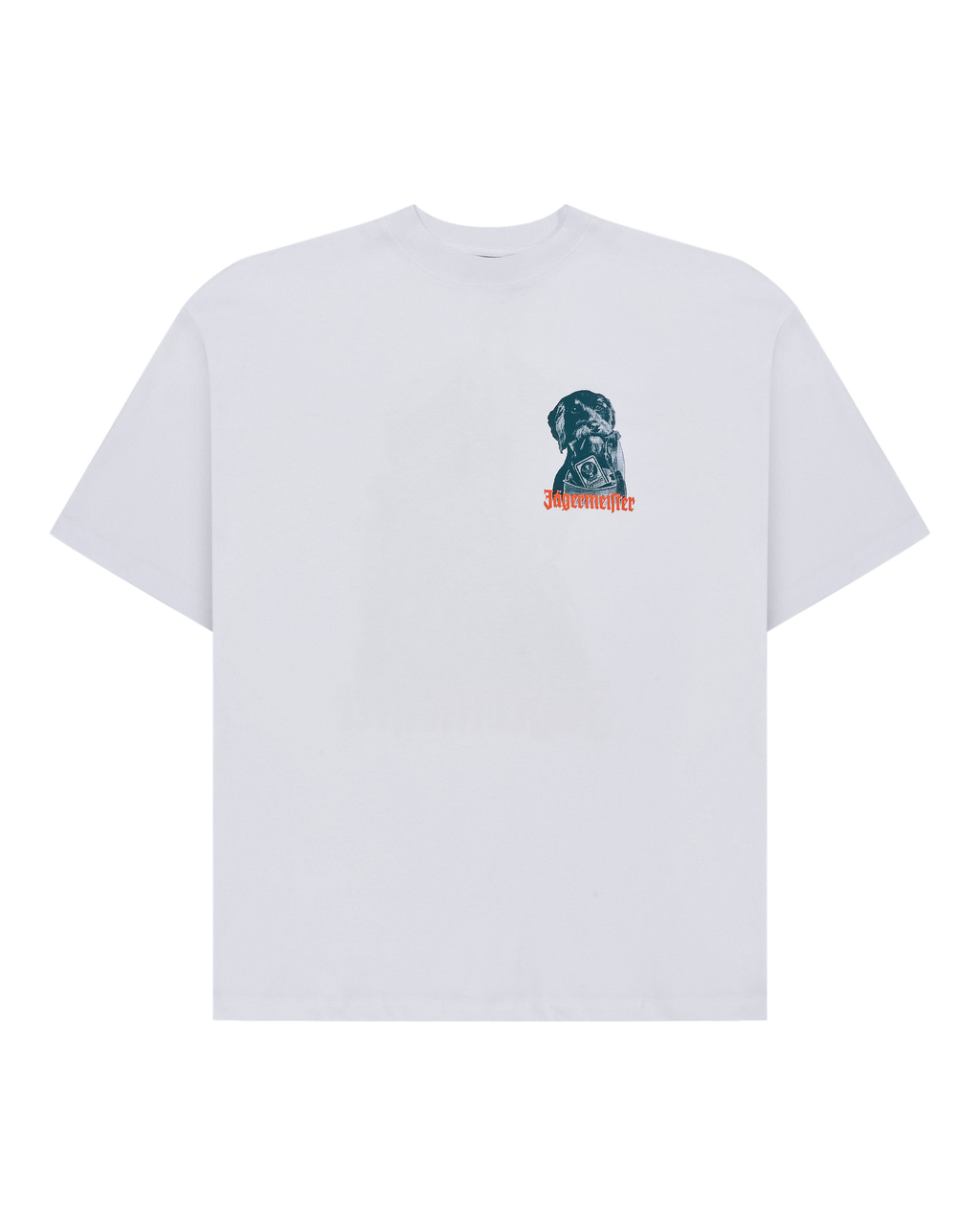 Wit T-shirt met een grafisch ontwerp op de borst tegen een witte achtergrond