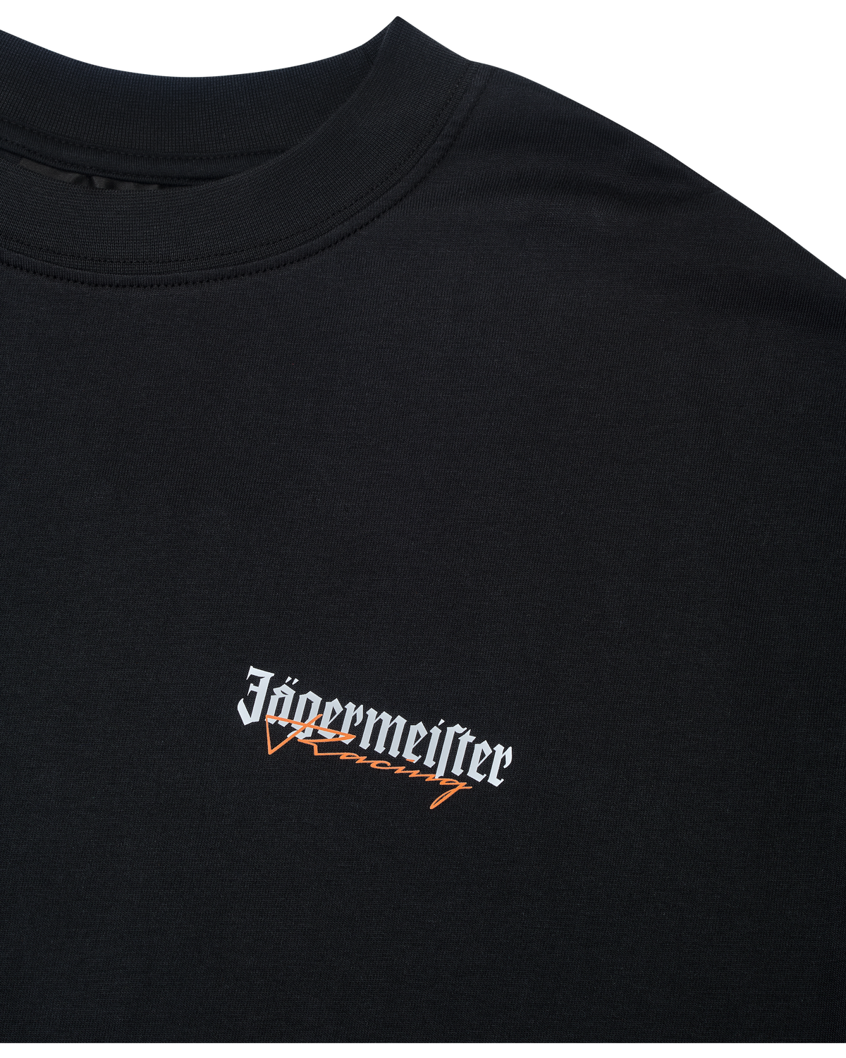 Zwart T-shirt met Jägermeister Racing-logo.