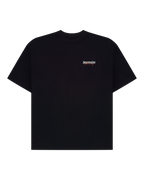 Zwart Jägermeister-racing T-shirt met een klein Jägermeister-racinglogo op de borst.