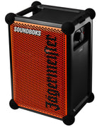 Draagbare Soundboks-speaker in oranje en zwart met 'Jägermeister'-branding