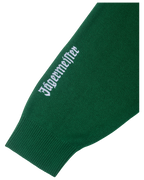Mouw van de Jägermeister Waldi-knitwear. Op de mouw staat het Jägermeister-wordmerk in wit.